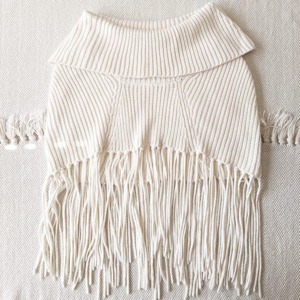 NWOT BCBGMaxAzria Alessia White Fringe Poncho OS